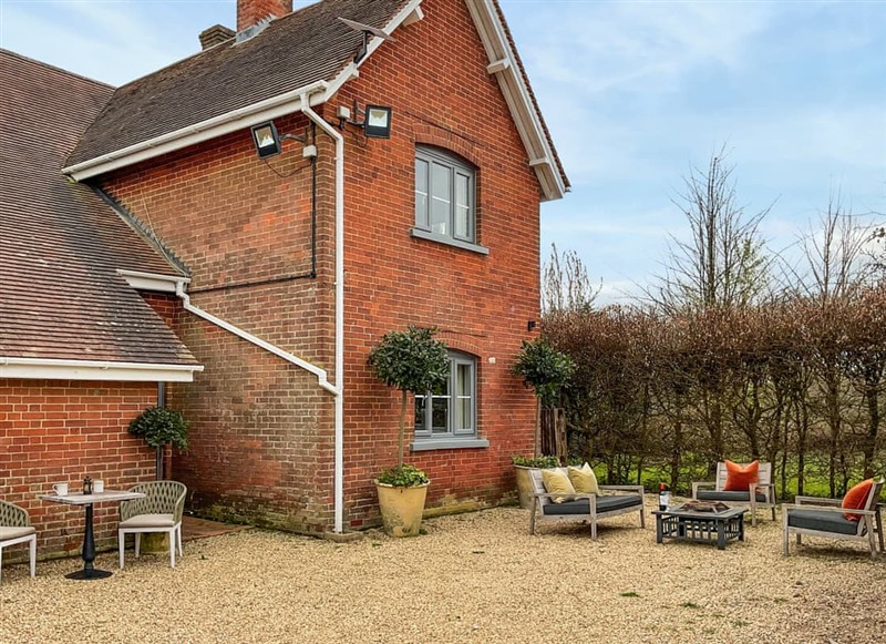 Elm Tree House, Landford, near Salisbury has a hot tub
