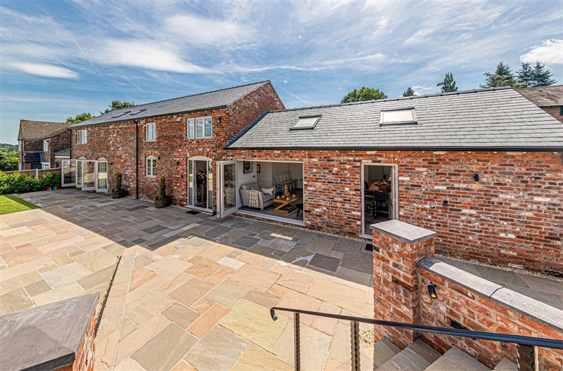 Fairvale House, Northwich, Cheshire sleeps 12 people