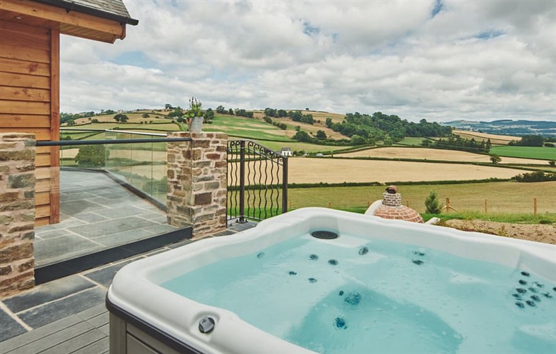 Fernbay Cottage, Newtown sleeps 6 people