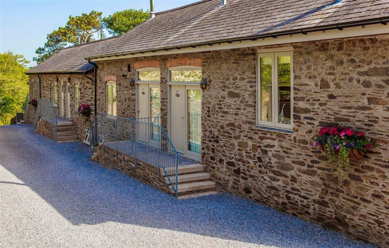 Fernwhisper Retreat, Dartmouth sleeps 6 people