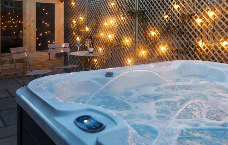 Flagstone House, Stroud sleeps 18 people