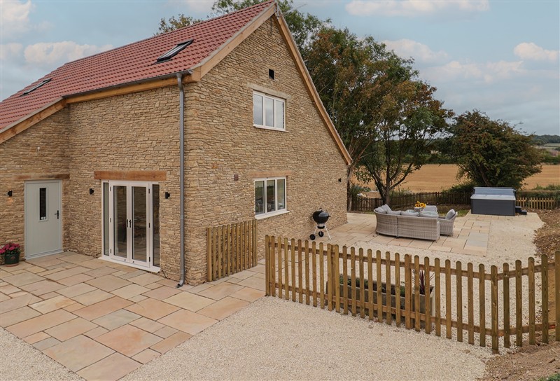 Fox Den, Pendomer near Yeovil, Somerset, Somerset sleeps 4 people