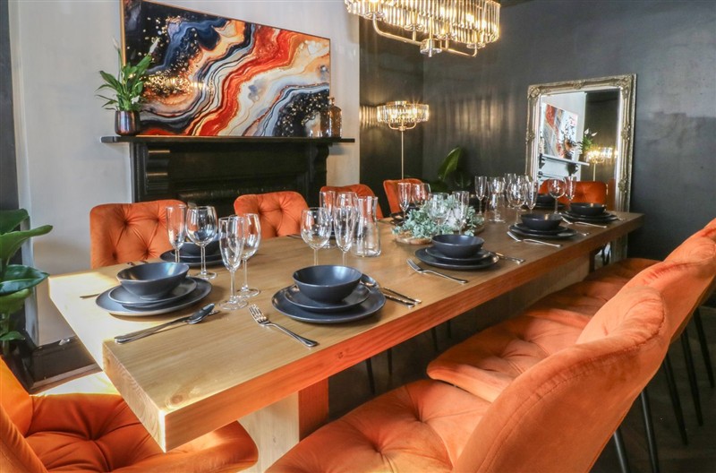 Fox House, Llandudno, Conwy sleeps 10 people