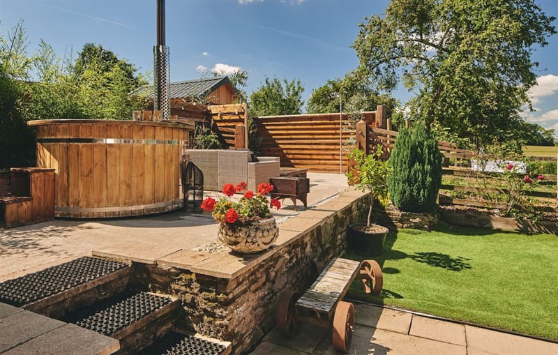 Foxbloom Cottage, Leominster sleeps 4 people