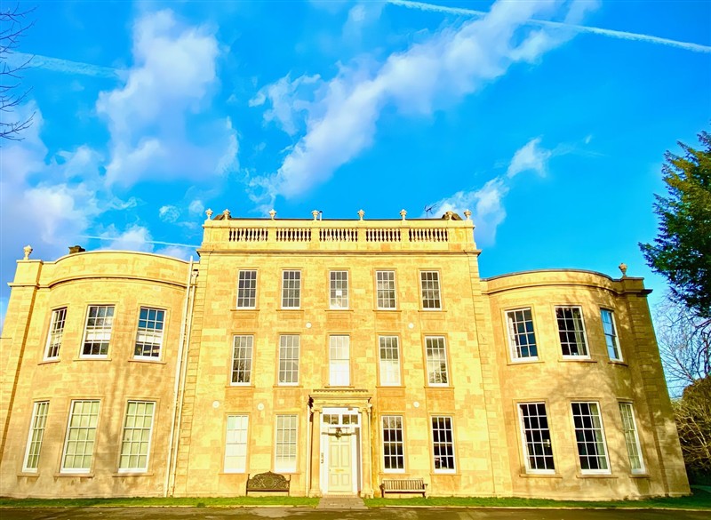 Frenchay Park House, Bristol, Gloucestershire has a hot tub
