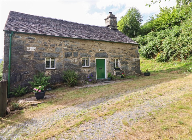 Frondirion, Dinas Mawddwy, Parc Cenedlaethol Eryri / Snowdonia National Park has a hot tub