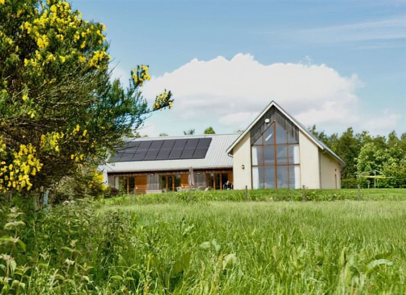 Garioch Lodge, Inverurie has a hot tub
