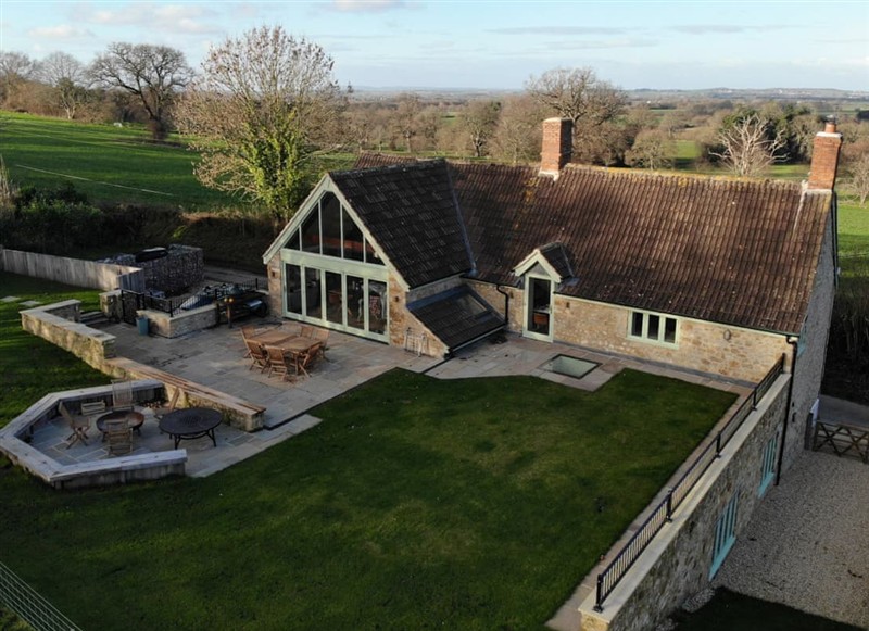 Glimmerbank Cottage, Chard has a hot tub