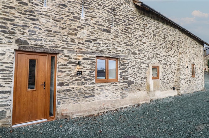 Godre'r Gyrn, Plas Moelfre Hall Barns, Llansilin, Powys sleeps 12 people