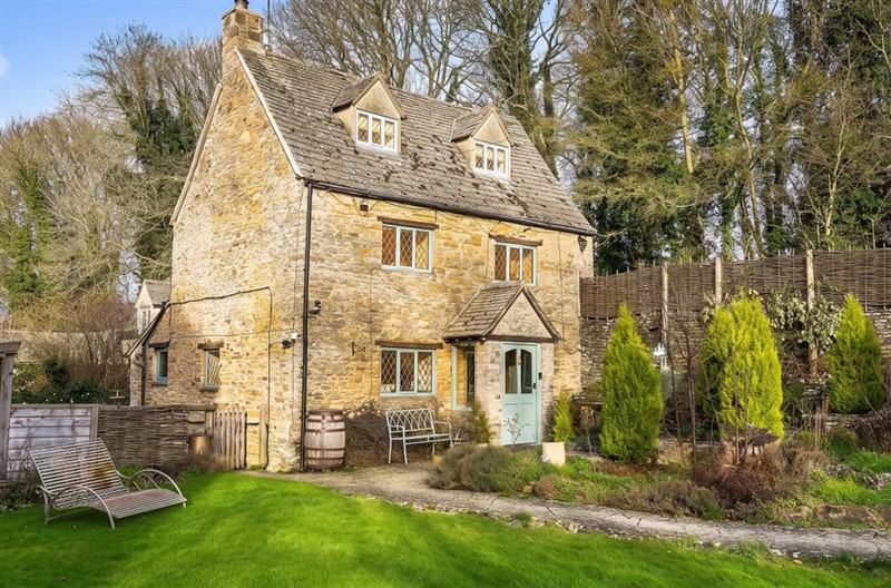 Grafton, Chipping Norton, Oxfordshire sleeps 10 people