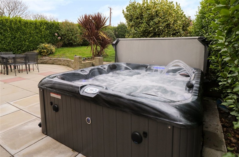 Gwelfor, Cemaes Bay, Ynys Môn / Isle of Anglesey sleeps 6 people