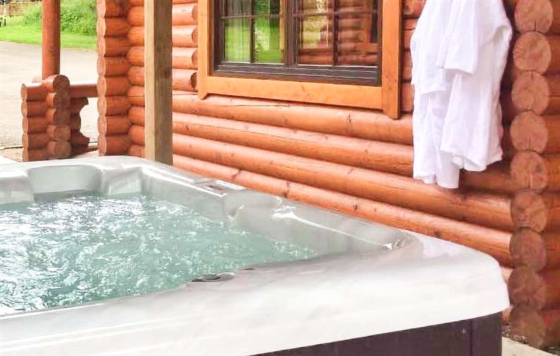 Hadrians Lodge, Felton, near Morpeth sleeps 6 people