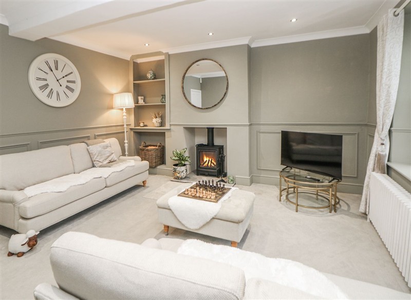 Hallfield Hall Cottage, Shirland, Derbyshire has a hot tub