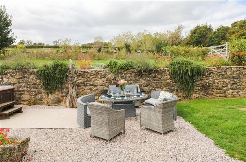 Halshanger Barn, near Ashburton, Dartmoor National Park sleeps 11 people