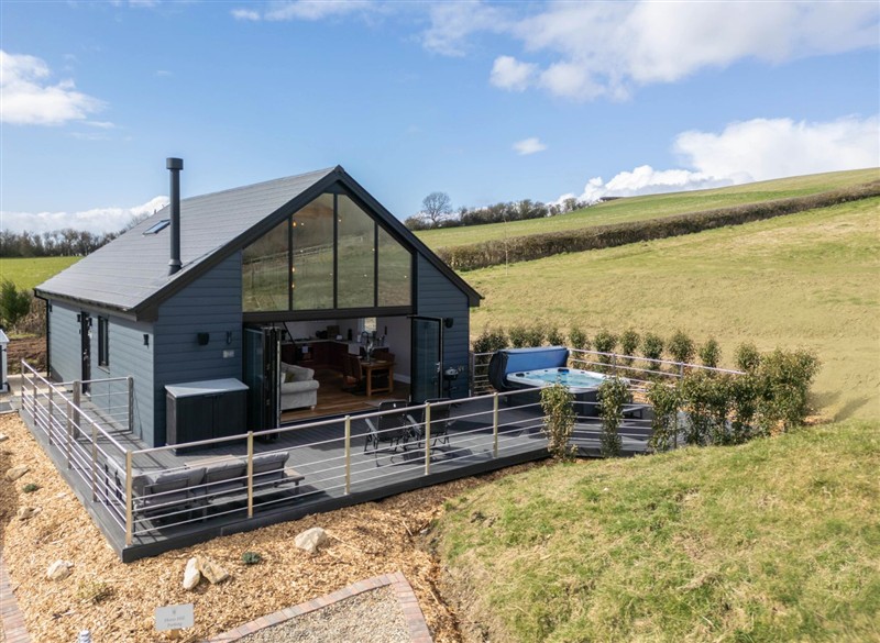Hare's Hill, Thornton-Le-Dale, North Yorkshire has a hot tub