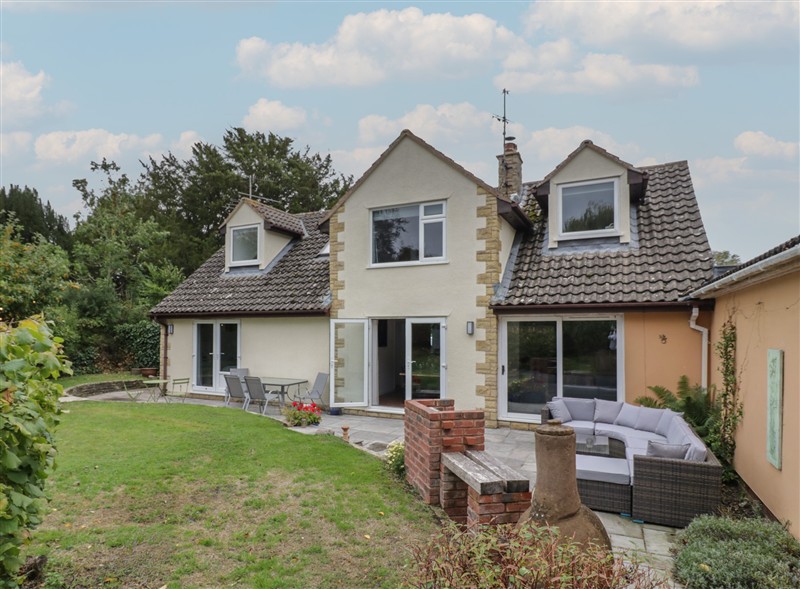 Harran, Peopleton, Worcestershire has a hot tub