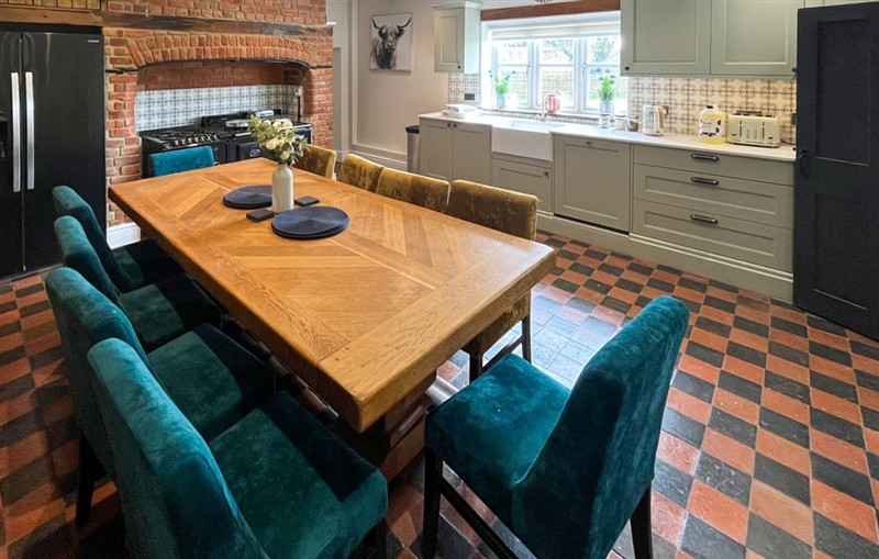 Harvel House Farm, Meopham, Gravesend sleeps 16 people