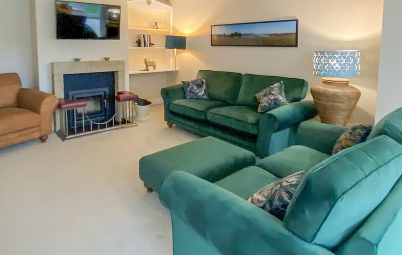 Hawks House, Harewood, near Leeds sleeps 8 people