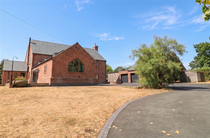 Hazeldene, Evesham, Worcestershire sleeps 16 people