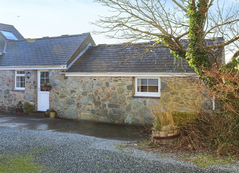 Hen Llety, Llanfaethlu, near Church Bay has a hot tub