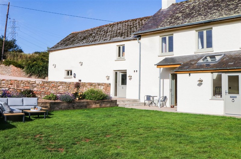 Higher Weekaborough Farm, Coombe Fishacre near Ipplepen, Devon sleeps 13 people