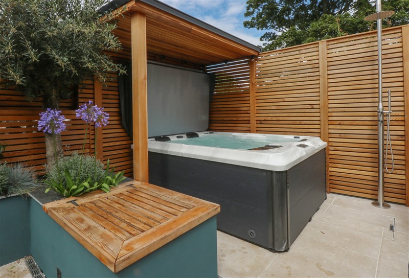 Hilltop Cottage, Conwy, Conwy sleeps 2 people