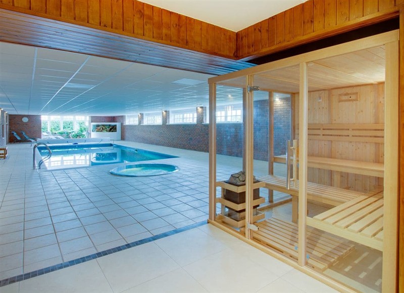 Home Farm Cottage, Forfar has a hot tub