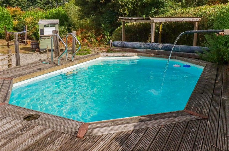 Honey Bee Cottage, Menheniot, Cornwall sleeps 5 people