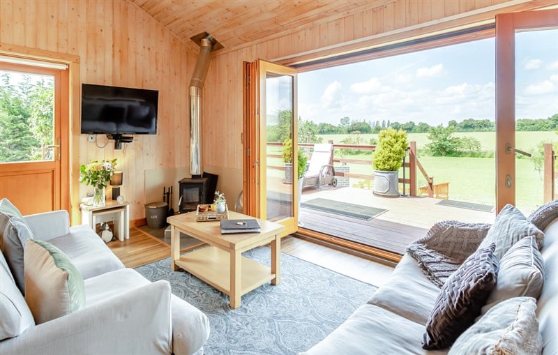 Honeysuckle Lodge, Hadleigh sleeps 6 people