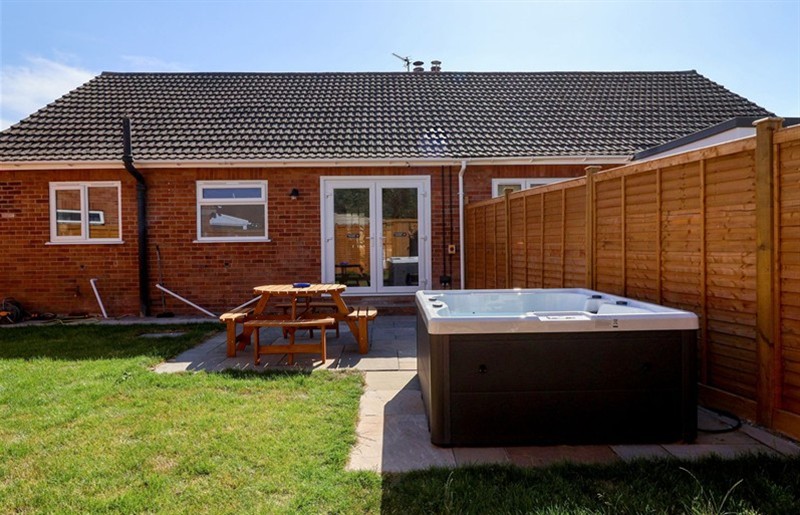 The hot tub at 1 Ashcott Place, Burnham-On-Sea, Somerset