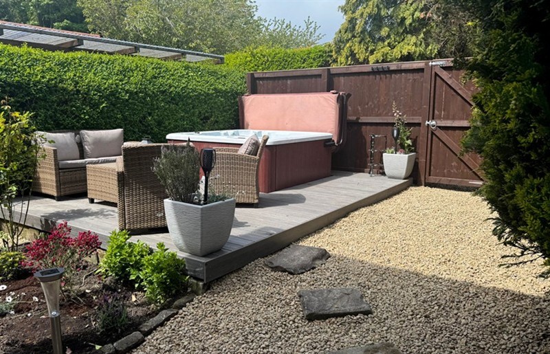 The hot tub at 16 High Street, Scalby, North Yorkshire