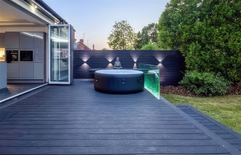 The hot tub at 19 Hillside Road, Northwood, Hertfordshire, London