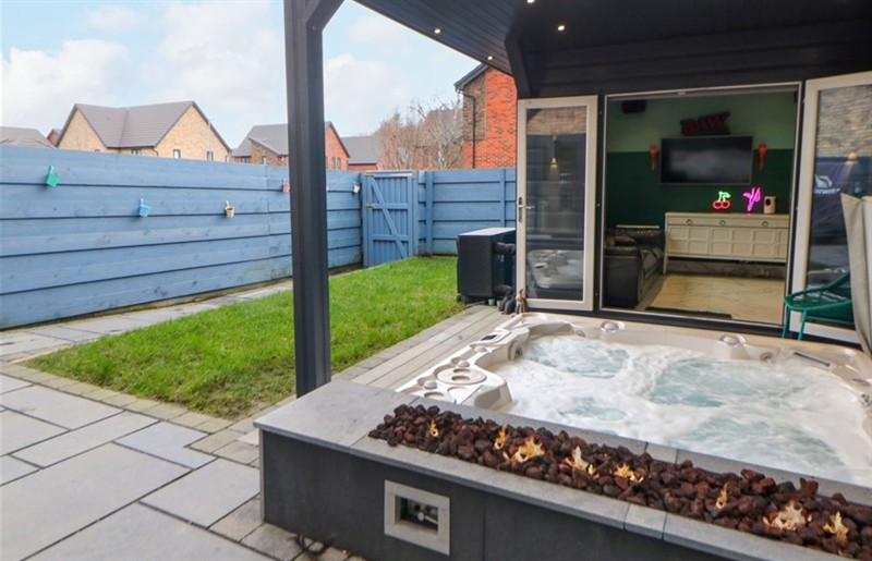 The hot tub at 4 Rockcliffe Grange, Mansfield, Nottinghamshire