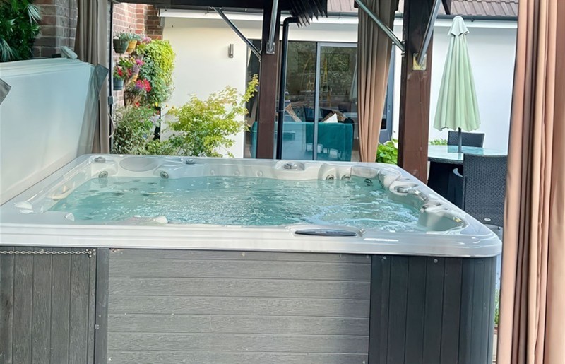 The hot tub at 8 Church Road, Ferndown, Dorset