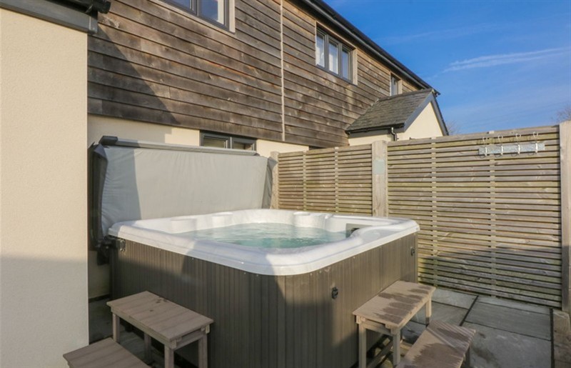 The hot tub at Bell House, Llanfechell, Ynys Môn / Isle of Anglesey