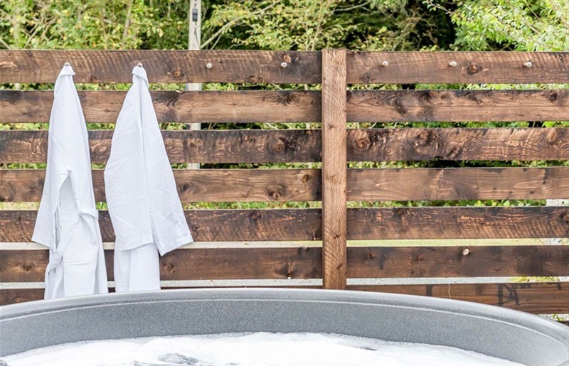 The hot tub at Bodior Garden Cottage Bach, Rhoscolyn, Ynys Môn / Isle of Anglesey