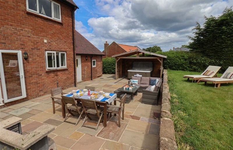 The hot tub at Bridestones 21 Eskdaleside, Sleights, North York Moors National Park