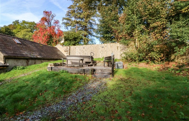 The hot tub at Bwthyn Bach, Pentrefelin, Gwynedd