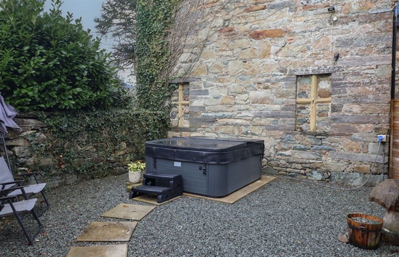 The hot tub at Cader Cottage, Dolgellau, Parc Cenedlaethol Eryri / Snowdonia National Park