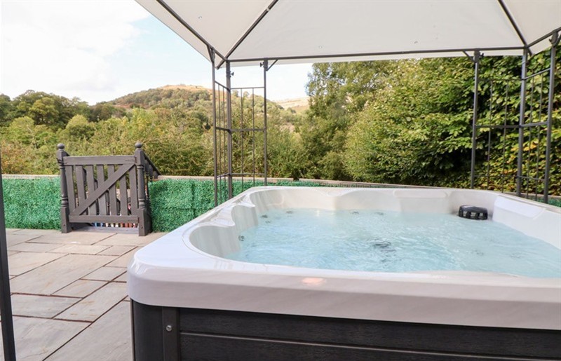The hot tub at Castellolwg, Llangollen, North Wales & Snowdonia
