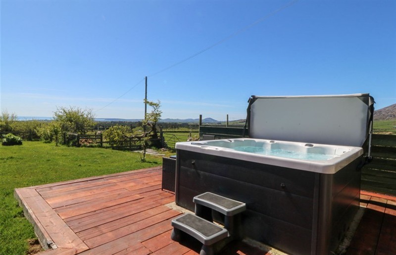 The hot tub at Cefnbron, Trefor, North Wales & Snowdonia