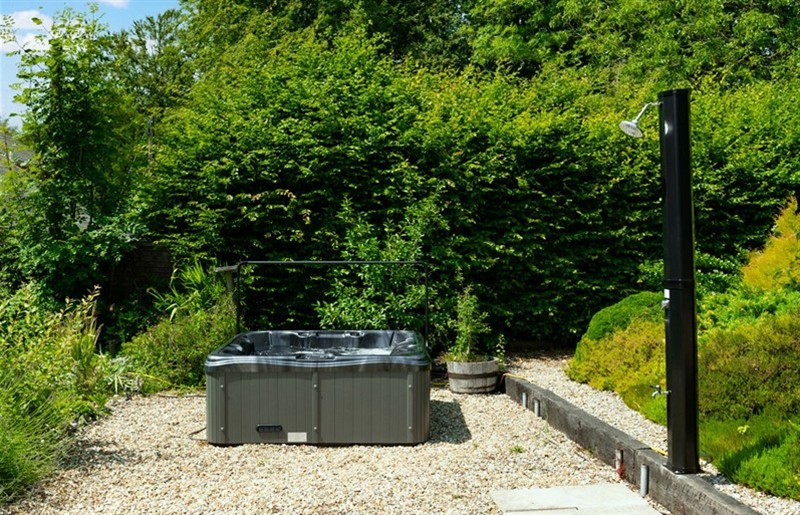 The hot tub at Charming Countryside Cottage, Blandford Forum, Dorset