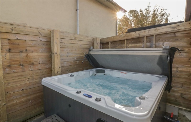 The hot tub at Chy Vean, St Agnes, Cornwall