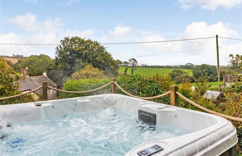 The hot tub at Clotted Cream Cottage, Dartmouth, Devon
