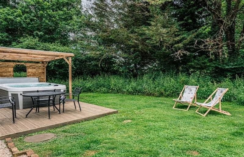 The hot tub at Cozy Cottage, Cadnam, New Forest National Park