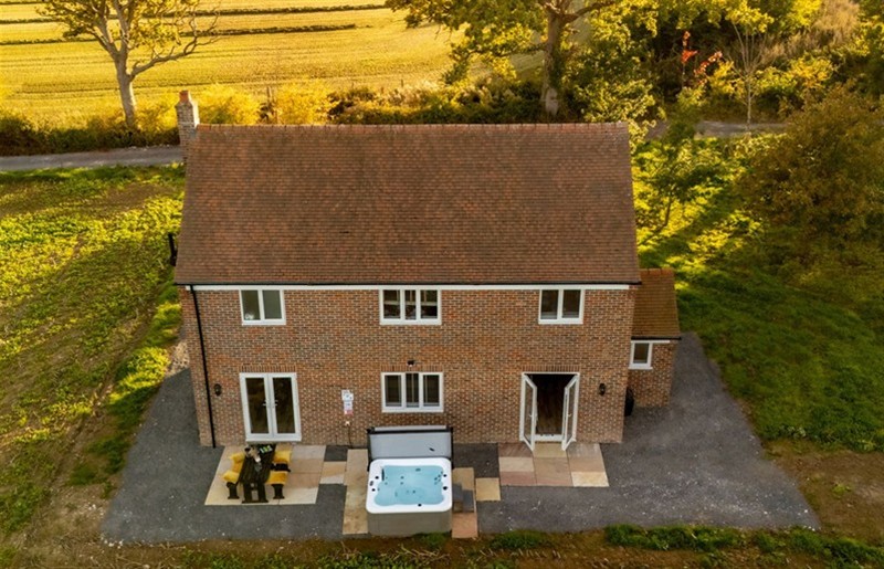 The hot tub at Hambledon Hill Cottage, Farrington near Child Okeford, Dorset