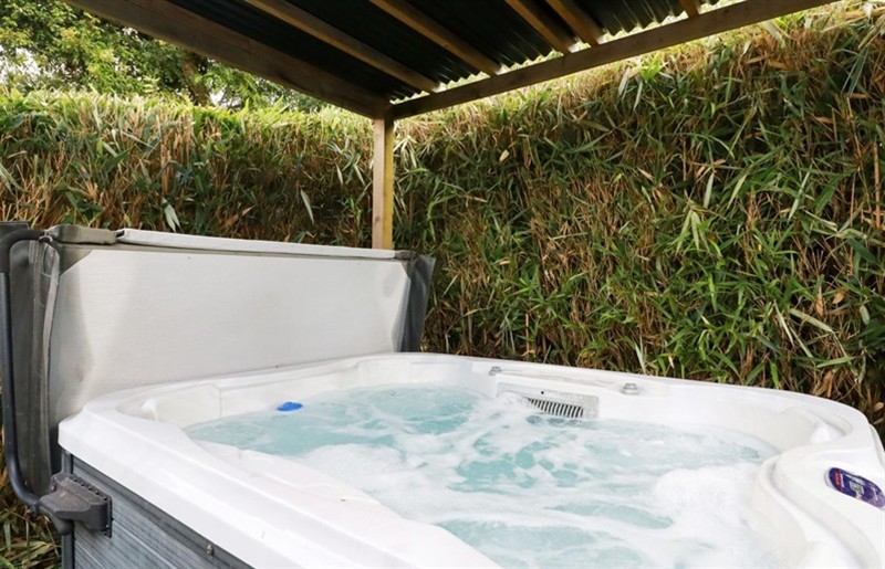 The hot tub at Honey Bus, Menheniot, Cornwall