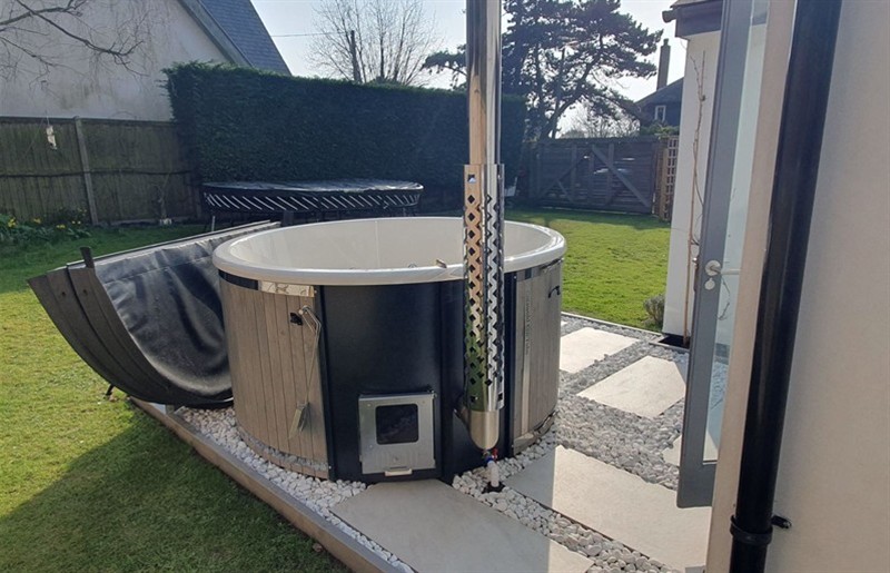 The hot tub at Island Retreat, Mersea Island, Essex