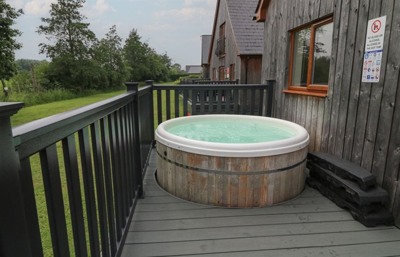 The hot tub at James Ville Marina Lodge 14, Brigg, Lincolnshire