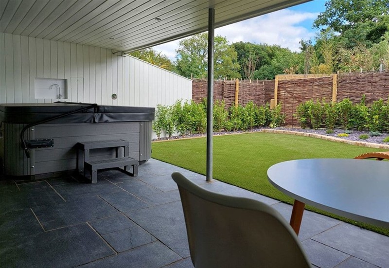 The hot tub at Little Dunley Cottages - Maple, Bovey Tracey